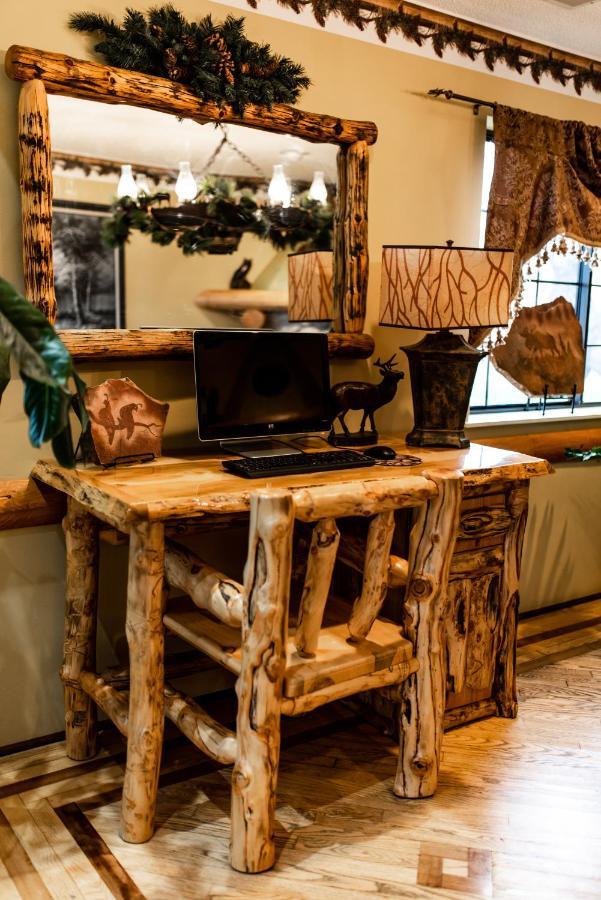 Gateway Inn And Suites Салида Экстерьер фото