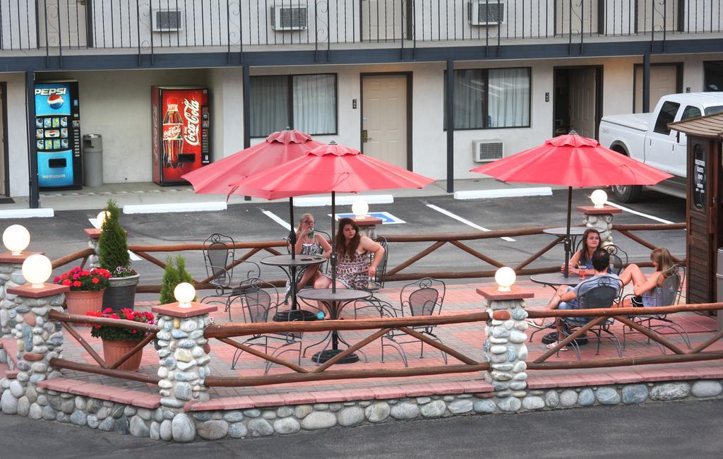Gateway Inn And Suites Салида Экстерьер фото
