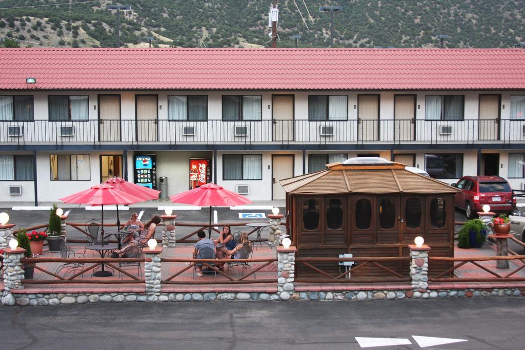 Gateway Inn And Suites Салида Экстерьер фото